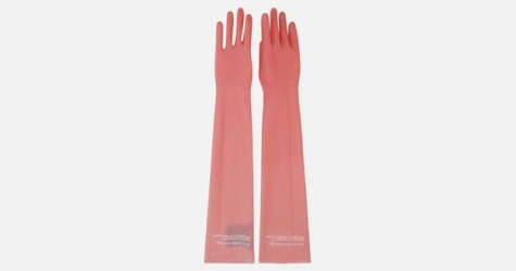 Calvin Klein выпустил резиновые перчатки «для мытья посуды» за 390 долларов