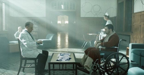 Эминем сыграл сумасшедшего убийцу в новом видео Framed