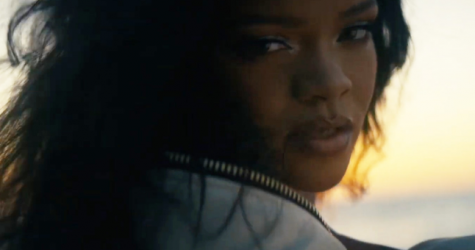 Рианна выпустила клип на трек «Lift Me Up»