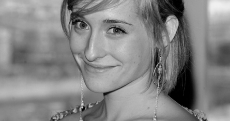 Актрису Эллисон Мэк подозревают в организации секс-культа