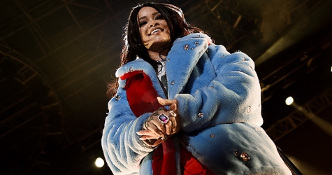 Рианна представила новую песню American Oxygen в живом исполнении