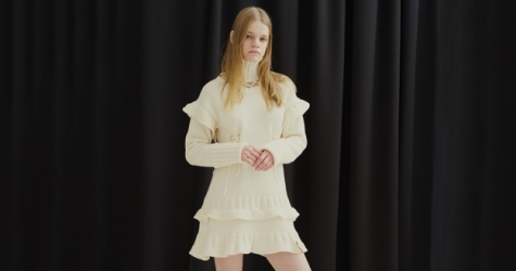 Как носить водолазки и платья-водолазки: 3 образа