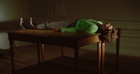 Салонный показ мод в новом видео ЦУМа