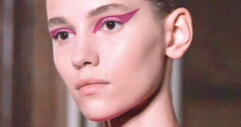 Как повторить макияж с металлическими стрелками с показа Valentino