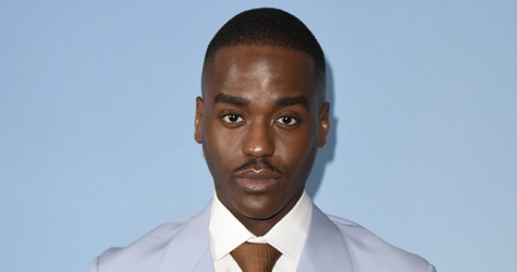 Ншути Гатва — самый стильный актер из «Полового воспитания». Вот, что мы о нем знаем