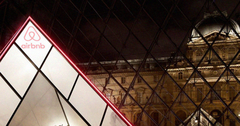 Политики раскритиковали Лувр за партнерство с Airbnb