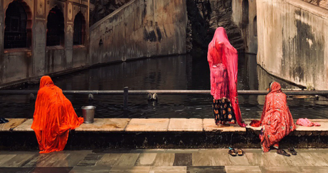 Карантин, изоляция, мир рушится. Может, попробуете випассану?