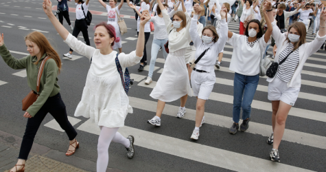 Четвертый день протестов в Беларуси: в стране прошли женские марши и новая волна задержаний