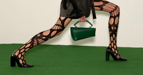 Гармошка, мыльница, подушка: 10 необычных и очень красивых сумок сезона осень-зима 2020