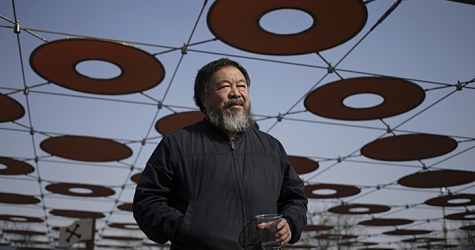 Ай Вэйвэй сфотографировался в роли погибшего сирийского мальчика