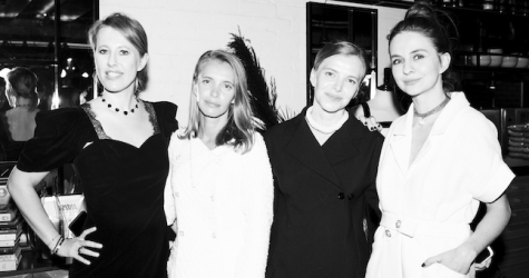 Гости коктейля и ужина 12storeez в пространстве на Трехгорной мануфактуре