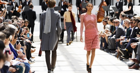 Burberry объединяет мужские и женские показы и отказывается от сезонности