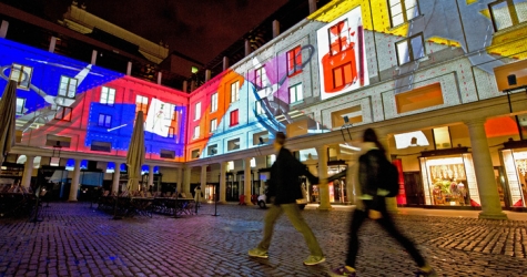 Зачем сцена, если есть стена: арт-проекции на здании Королевского театра