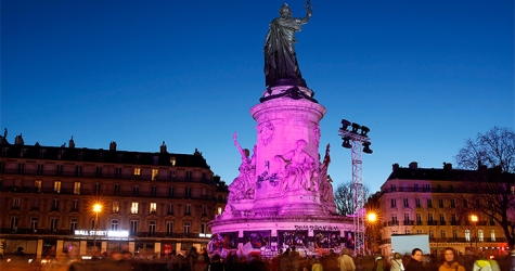 Почему в борьбе с террором французы берутся не за дубинку, а за круассан и баранку