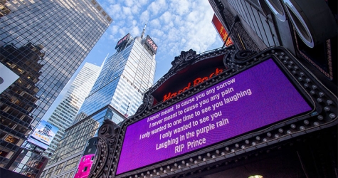 Вспоминая Принса: Нью-Йорк скорбит о певце