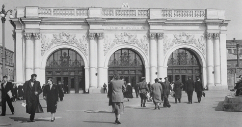 7 экскурсий об архитектуре и истории в Москве и Петербурге