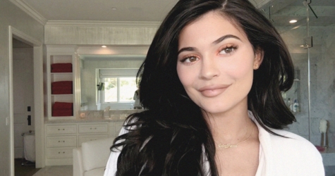 Кайли Дженнер красится за 11 минут в новом видео Vogue