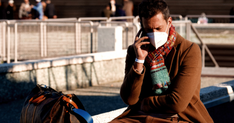 Ушанки, бушлаты и маски FFP2. Как одеваются гости Pitti Uomo 101