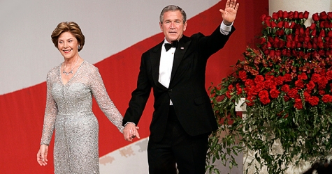 Джордж Буш проведет выставку-ретроспективу Оскара де ла Ренты