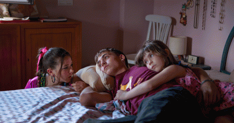 Непрофессиональные актеры, чеховский муд и лето в разгаре: 5 причин смотреть фильм «Земля Алькаррас»