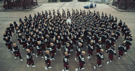 Не имей 100 рублей: 400 актеров в новом клипе Jamie xx