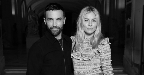 Сиенна Миллер, Мишель Уильямс и Эмма Стоун на показе Louis Vuitton, осень-зима 2018 в Париже