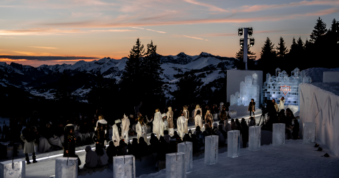 Бренд Guess провел показ в горах Швейцарии