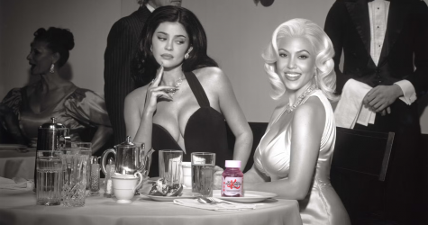 Вышла новая коллаборация Кайли Дженнер и Кортни Кардашьян-Баркер