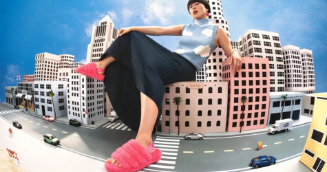 Бренд Ugg показал кампейн меховых тапочек