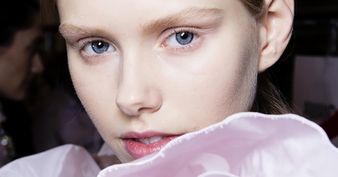 Красота в деталях: образ с показа Giambattista Valli Couture