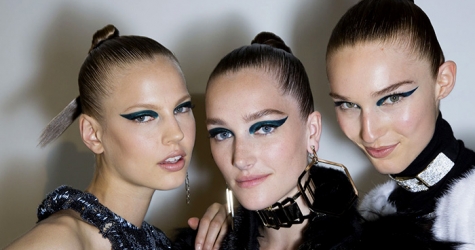 Красота в деталях: образы с показа Atelier Versace