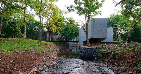 Дом на реке от индийского бюро Architecture Brio