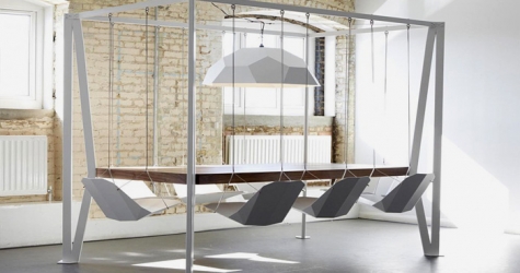 Обеденный стол с качелями от бюро Duffy London