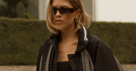 Кожаные плащи и плиссированные тренчи: что носят на Неделе моды в Париже — часть вторая