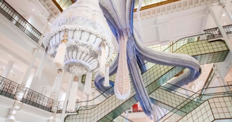 Португальская художница создала инсталляцию для Le Bon Marché