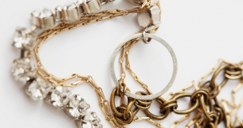 Что дарить на 8 марта: 33 украшения для подруг, сестёр и мам