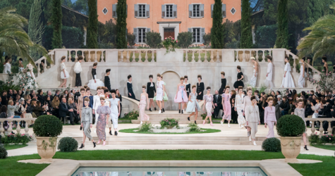 Карл Лагерфельд не вышел на поклон в финале кутюрного показа Chanel