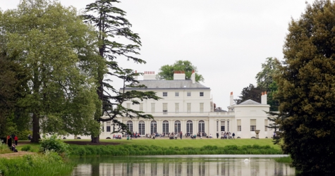 Меган Маркл и принц Гарри официально покинули Кенсингтонский дворец