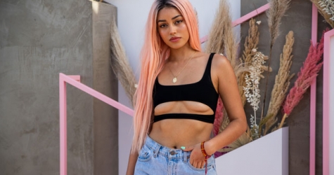 Цветные косички, блёстки на лбу и другие бьюти-тенденции с Coachella