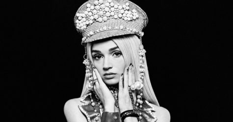 Певицы Grimes и Poppy выпустили совместный трек «Play Destroy»