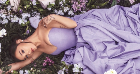 Ариана Гранде запустила продажи аромата God is a Woman