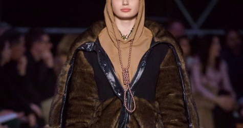 Burberry обвинили в пропаганде суицида из-за декора на худи