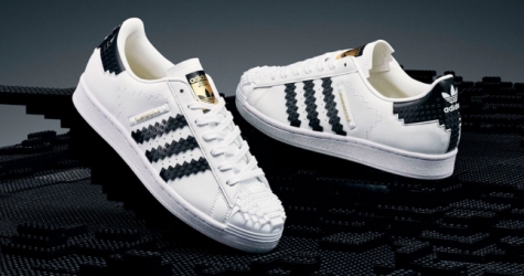 Lego и adidas Originals переосмыслили кроссовки Superstar