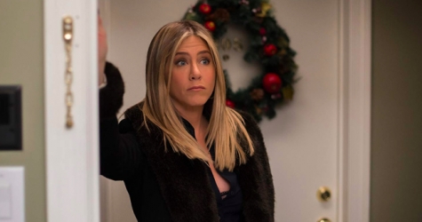 Дженнифер Энистон поделилась архивным снимком с отцом в честь Рождества