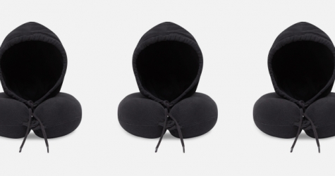 Balenciaga выпустил подушку для путешествий с капюшоном