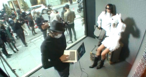 Оливье Рустен сделал съемку с новой коллекцией в витринах бутика Balmain в Париже