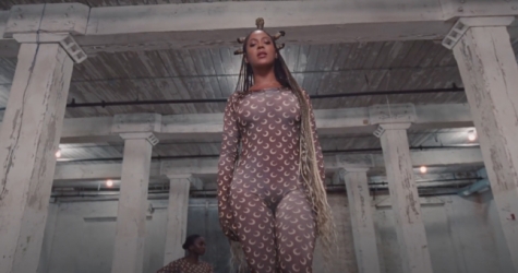 Бейонсе танцует в комбинезоне Marine Serre в клипе на трек «Already»