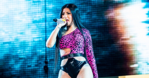 Cardi B стала первой рэп-исполнительницей с бриллиантовым синглом