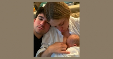 Хлоя Севиньи показала фотографию сына и сообщила его имя