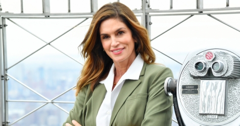 Синди Кроуфорд поделилась архивным снимком в бикини